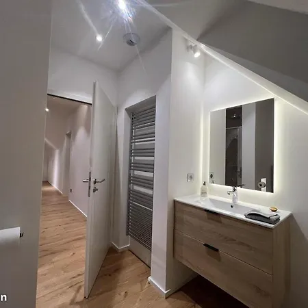 De La Chapelle - Le Bi Jou Apartament